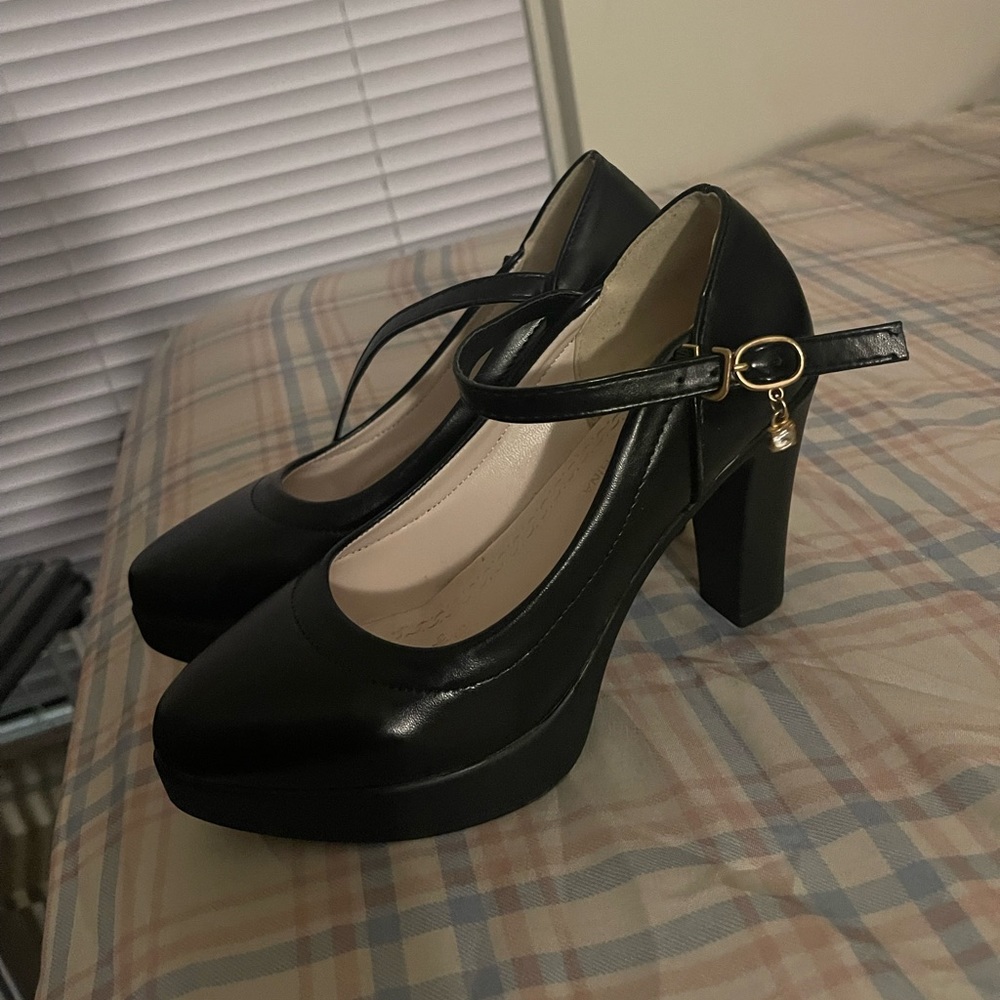 Women's Faux Leather Mary Jane Heels with strap